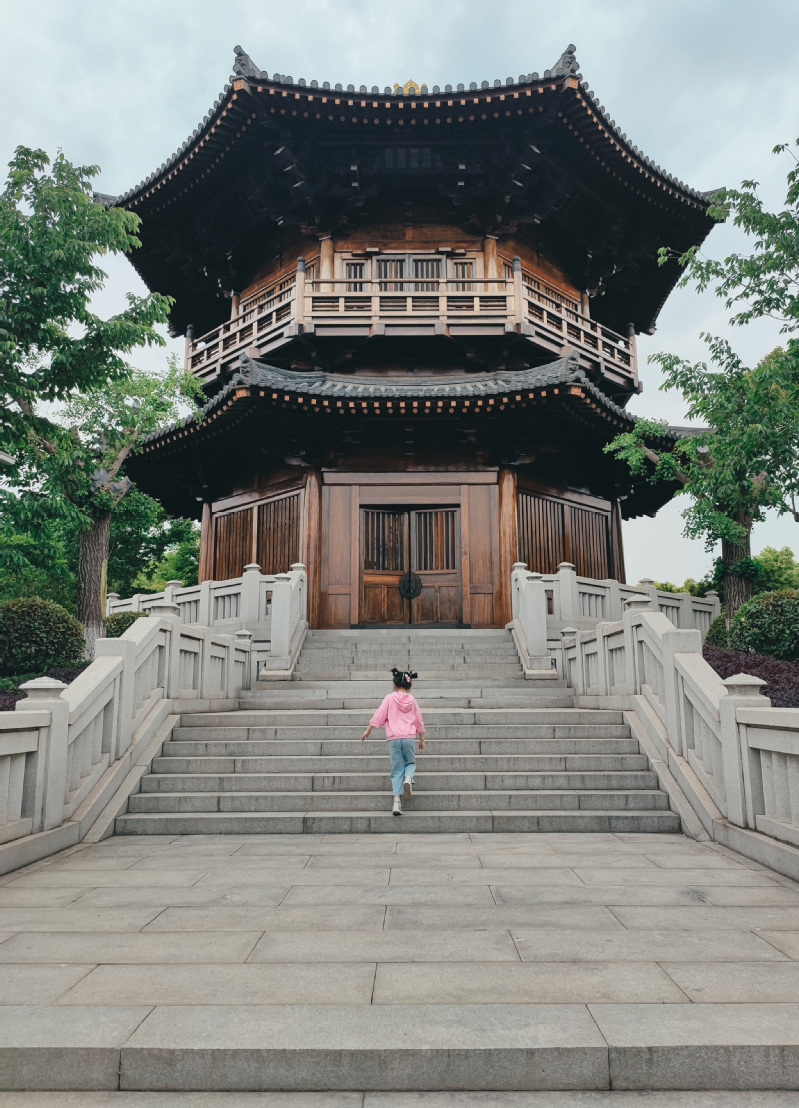 《登高》 摄影：赵云