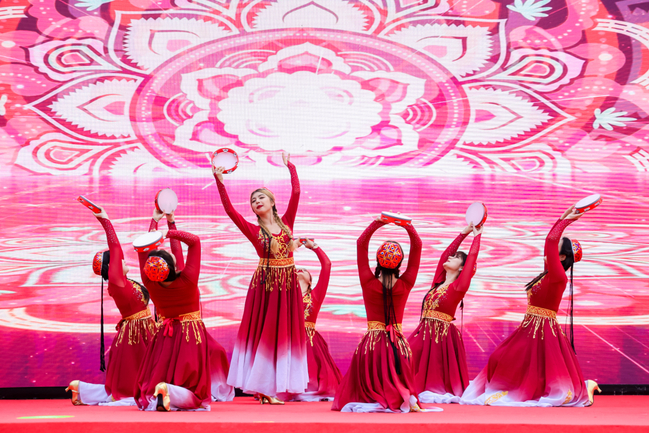 民族舞《美丽的新疆姑娘》 民族舞《美丽的新疆姑娘》